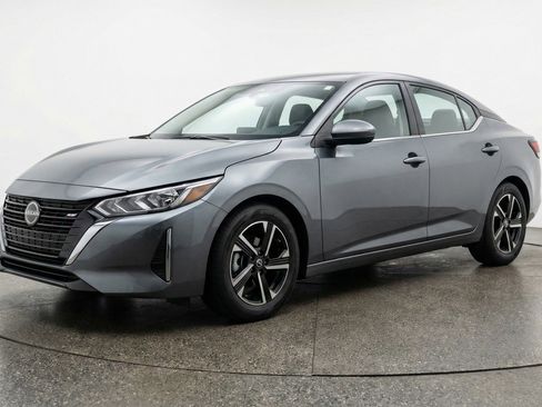 Used 2025 Nissan Sentra SV image 3