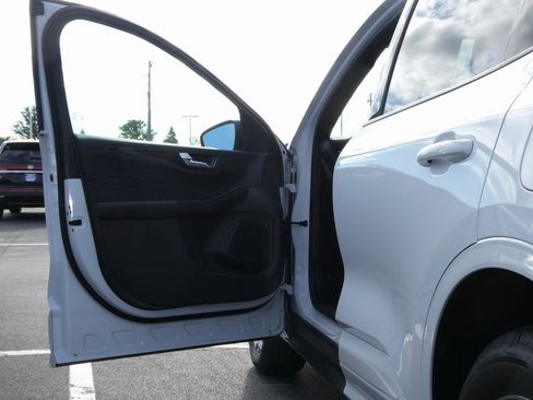 Used 2023 Ford Escape ST-Line image 24