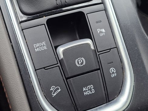 Used 2020 Hyundai Santa Fe SEL w/ Convenience + Premium Package image 9