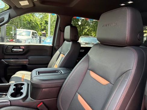 Used 2022 GMC Sierra 2500 AT4 w/ AT4 Preferred Package AWD/4WD image 9