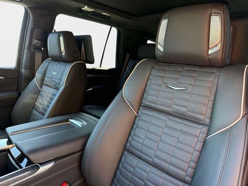 Used 2026 Cadillac Escalade V w/ LPO, ONYX Package AWD/4WD image 45