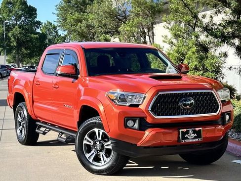Used 2018 Toyota Tacoma TRD Sport w/ Technology Package RWD image 2