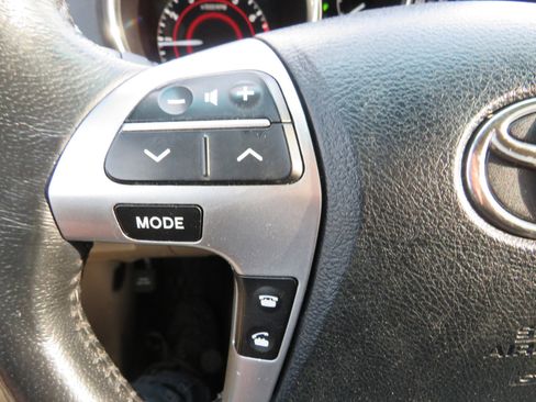 Used 2012 Toyota Highlander Limited w/ Tow Pkg image 11