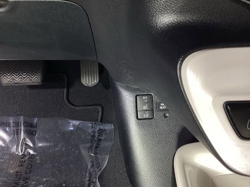 Used 2018 Toyota Prius Prime Advanced image 6