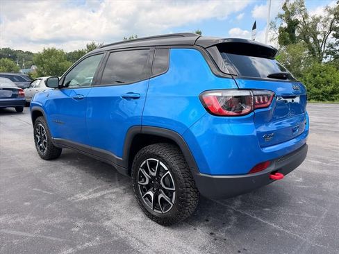Used 2025 Jeep Compass Trailhawk AWD/4WD image 6