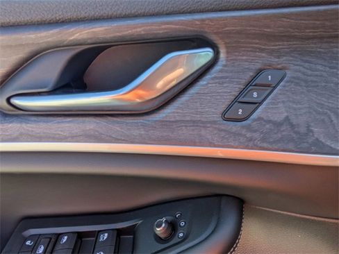 New 2025 Jeep Grand Cherokee Limited w/ Luxury Tech Group II image 16