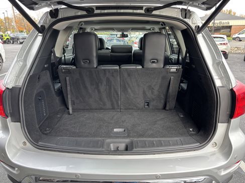 Used 2019 Nissan Pathfinder Platinum image 16