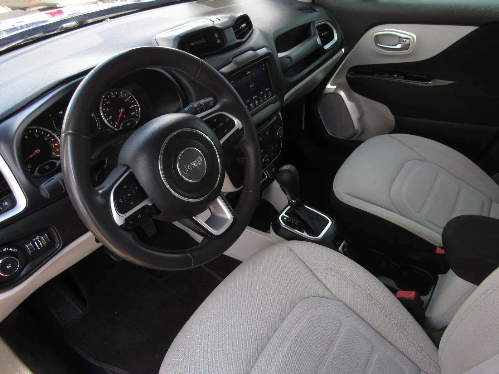 Used 2020 Jeep Renegade Latitude FWD image 15