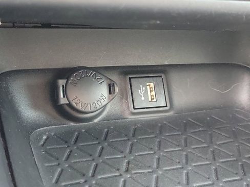 Used 2023 Toyota RAV4 XLE Premium image 28