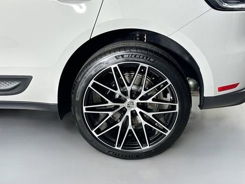 Certified 2026 Porsche Macan image 34