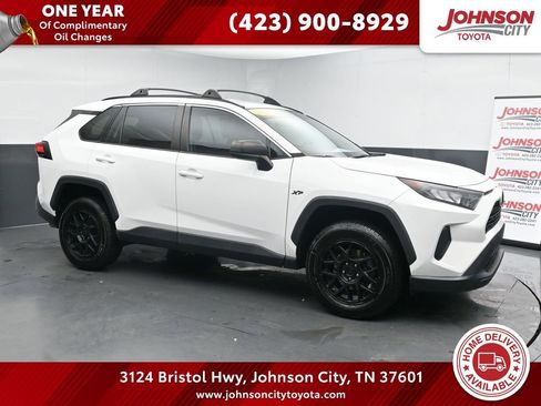 Used 2021 Toyota RAV4 LE image 1