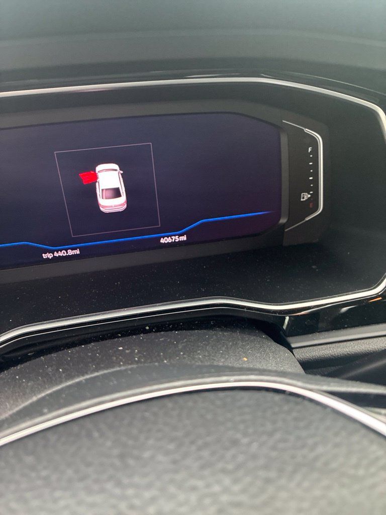 Used 2019 Volkswagen Jetta SEL w/ Cold Weather Package FWD image 4