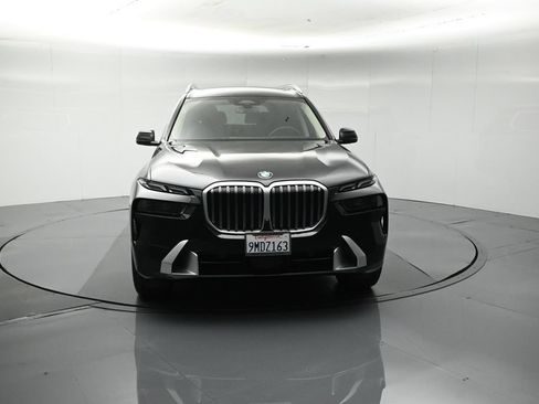 Used 2024 BMW X7 xDrive40i w/ Premium Package AWD/4WD image 4