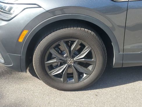 Used 2024 Volkswagen Tiguan SE image 11