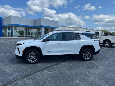 Used 2026 Chevrolet Traverse LT w/ Driver Confidence Package FWD image 4