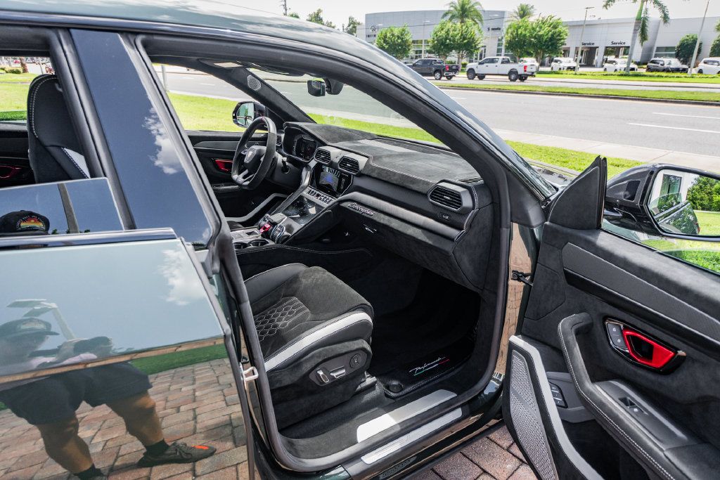 Used 2024 Lamborghini Urus Performante AWD/4WD image 43
