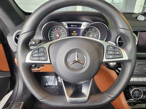 Used 2019 Mercedes-Benz SL 550 image 7