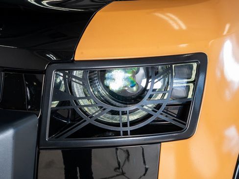 Used 2022 Land Rover Defender 110 X-Dynamic SE image 13