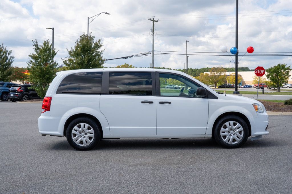 Used 2019 Dodge Grand Caravan SE w/ UConnect Hands-Free Group FWD image 8