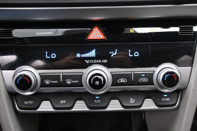 Used 2020 Hyundai Elantra SE FWD image 21