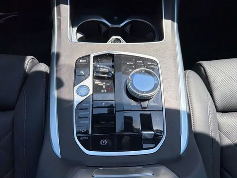 Used 2025 BMW X7 xDrive40i w/ M Sport Package AWD/4WD image 32
