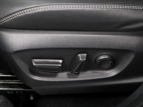 Used 2022 Toyota Corolla Cross XLE w/ Convenience Package AWD/4WD image 26