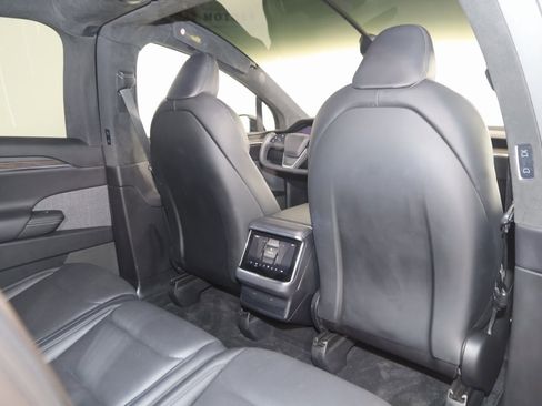 Used 2022 Tesla Model X image 16