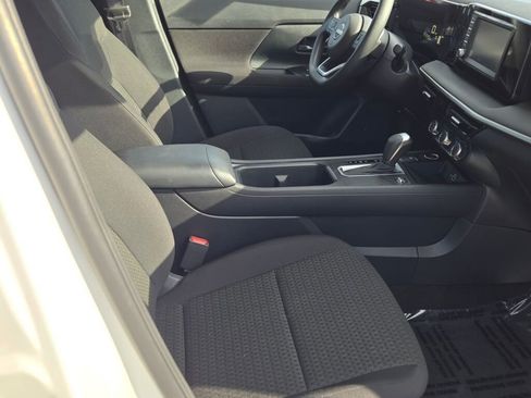 Used 2025 Nissan Kicks S image 6