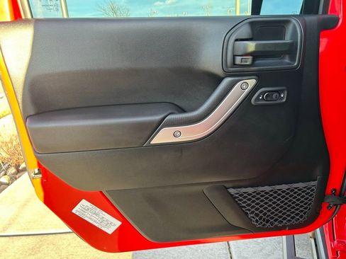 Used 2018 Jeep Wrangler Rubicon w/ Connectivity Group AWD/4WD image 10