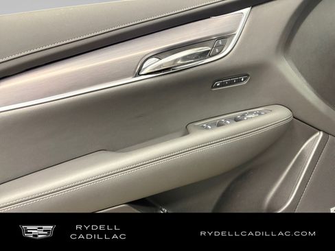 Certified 2024 Cadillac XT6 Luxury AWD/4WD image 11