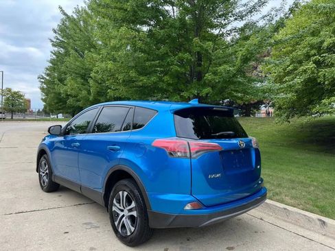 Used 2018 Toyota RAV4 LE image 8