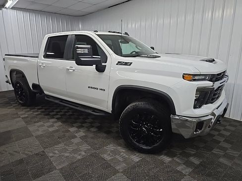 Used 2025 Chevrolet Silverado 2500 LT AWD/4WD image 7