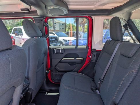 Used 2025 Jeep Wrangler Unlimited Sahara AWD/4WD image 14