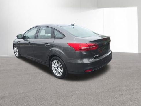 Used 2016 Ford Focus SE w/ Reverse Sensing Package FWD image 3