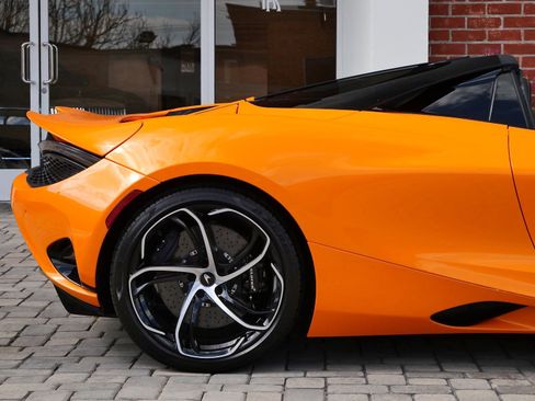 Used 2024 McLaren 750S Spider RWD image 21