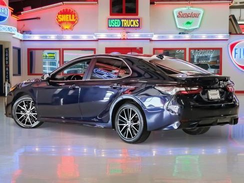 Used 2022 Toyota Camry SE image 4