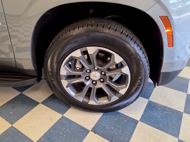 Used 2026 Chevrolet Suburban LS RWD image 9