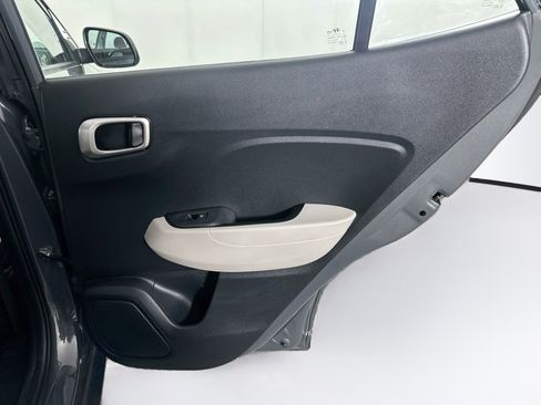 Used 2025 Hyundai Venue SEL FWD image 29