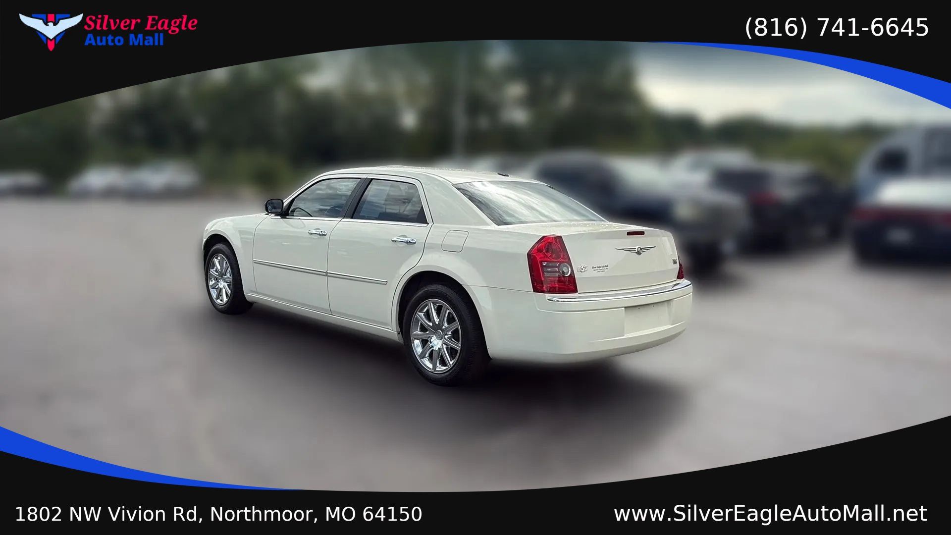 Used 2010 Chrysler 300 Limited RWD image 3