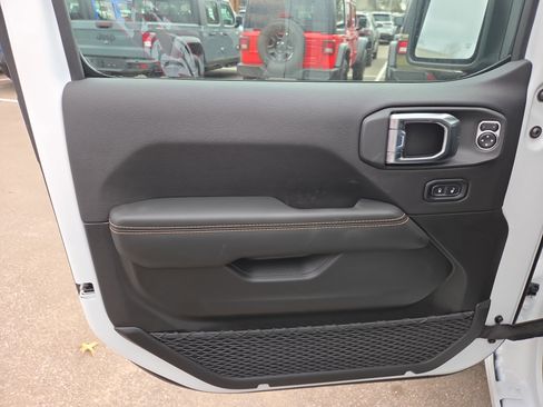 New 2026 Jeep Gladiator Sahara image 5