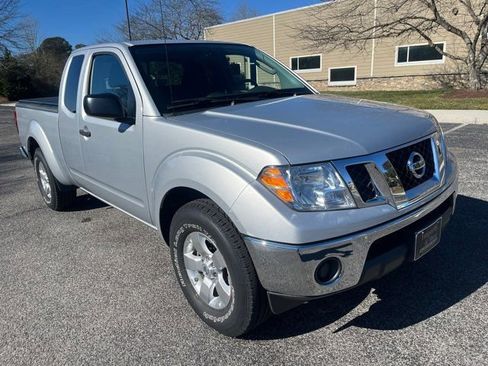 Used 2011 Nissan Frontier SV image 12
