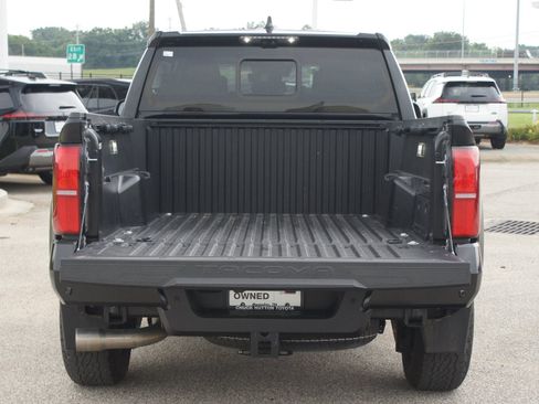 Used 2024 Toyota Tacoma TRD Off-Road w/ TRD Off Road Premium Package AWD/4WD image 17