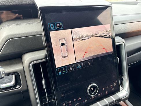 Certified 2025 GMC Yukon Denali image 23