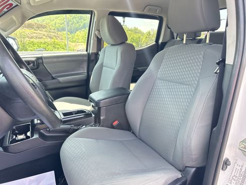 Used 2020 Toyota Tacoma SR AWD/4WD image 17