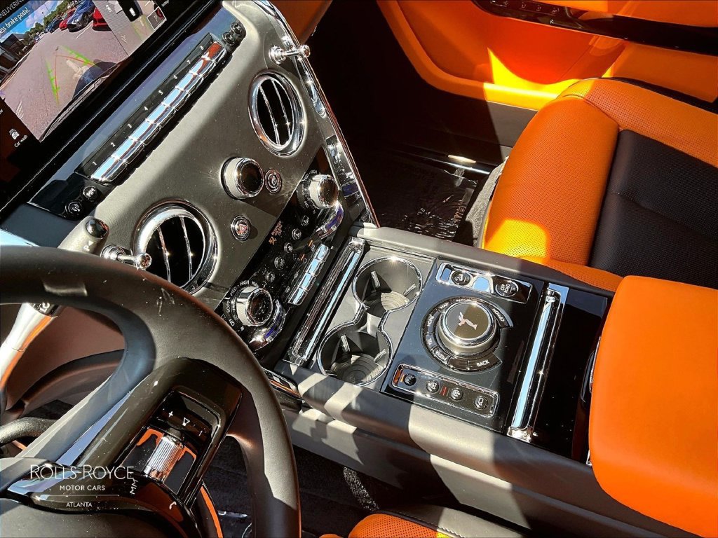 Certified 2025 Rolls-Royce Cullinan AWD/4WD image 16