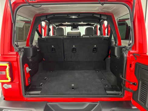 Used 2025 Jeep Wrangler Unlimited Sahara image 27