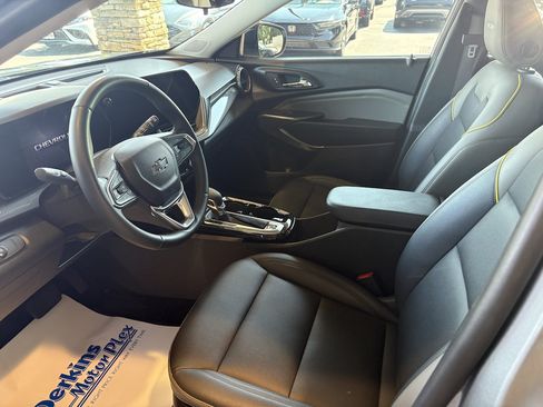 Used 2025 Chevrolet Trax ACTIV w/ Driver Confidence Package FWD image 2