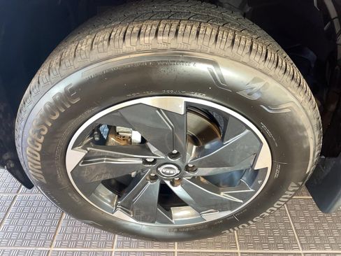 Used 2024 Nissan Rogue SV w/ SV Premium Package image 6