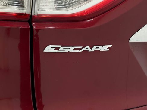 Used 2016 Ford Escape Titanium w/ Equipment Group 301A AWD/4WD image 37