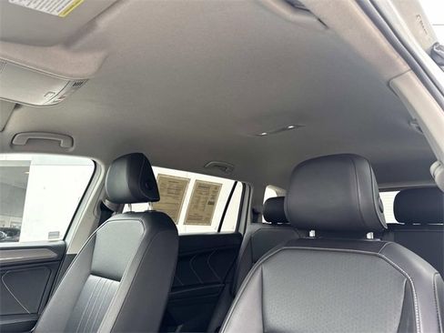 Certified 2022 Volkswagen Tiguan SE image 15